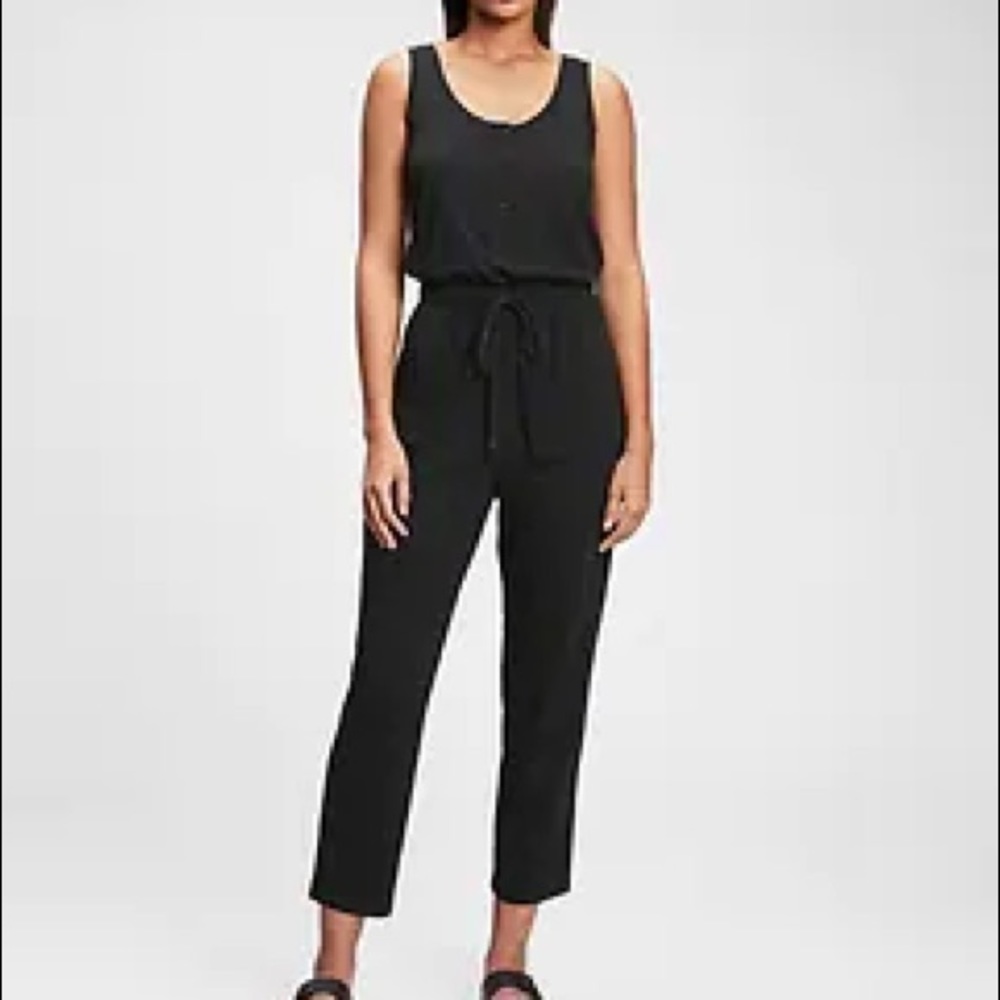 GAP Jumpsuit w/ Pockets NWT